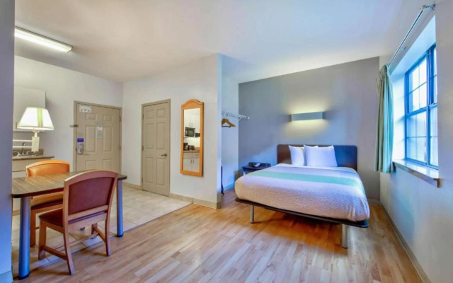 OYO Townhouse Beaumont Medical Center Area