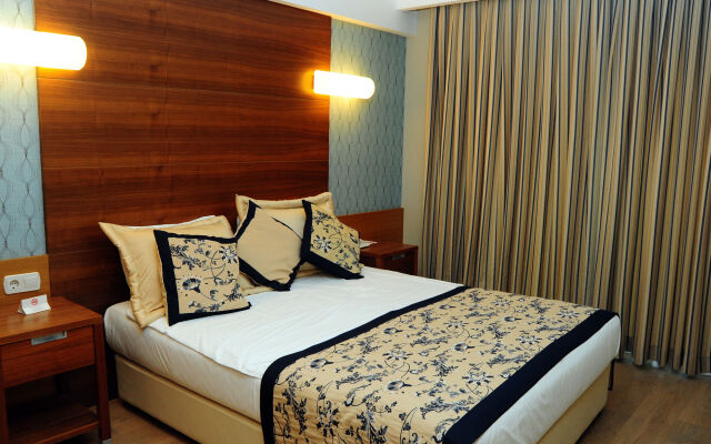 Trendy Side Beach (Adults Only, 16+)