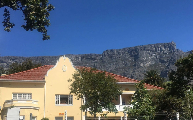 Mountain Manor Guest House & Executive Suites