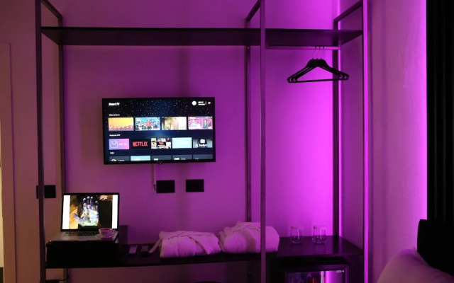 Dark Boutique Hotel