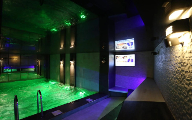 Life Corner Hotel