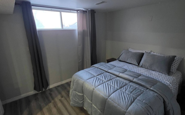 Bright & Cozy 2-bedroom Main Floor Suite