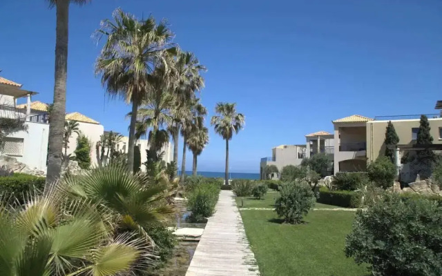Cassiopeia 1BR Apt on Beach with Pool