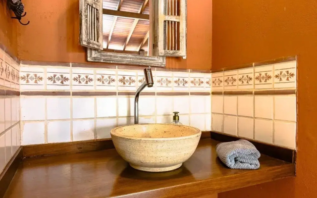 Casa Alto Padrão na Granja Viana - Cond. Fechado