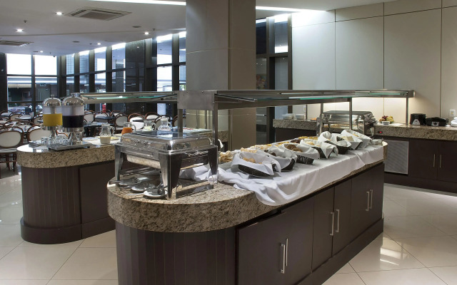 Master Porto Alegre Hotel - Av Carlos Gomes, Proximo Consulado Americano