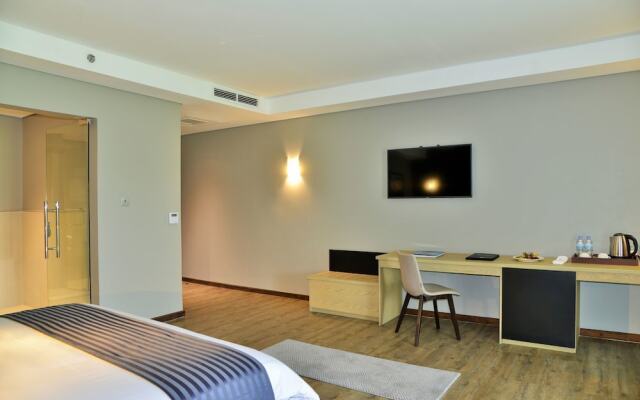 Mantis EPIC Hotel & Suites