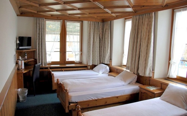 Hotel zum Kreuz – Guest Rooms – Suhr