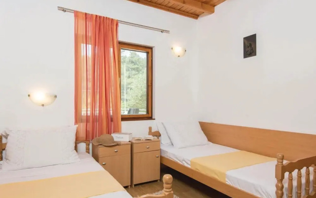 Awesome Home in Nova With Wifi and 4 Bedrooms