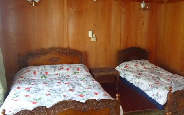 Marco Polo Houseboats