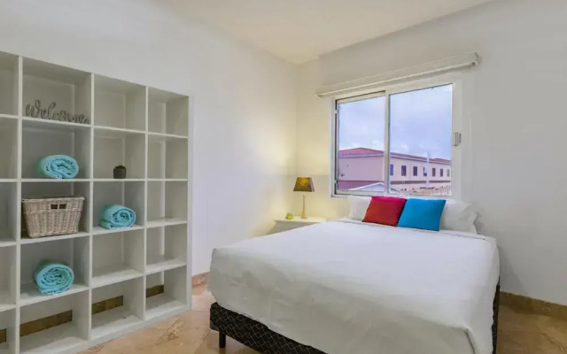 4BR 3BA w Pool Sleeps 10 200m From Eagle Beach