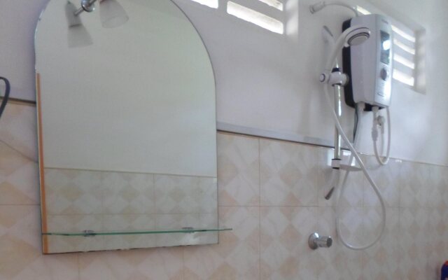 Raveena Home stay kumarakanda