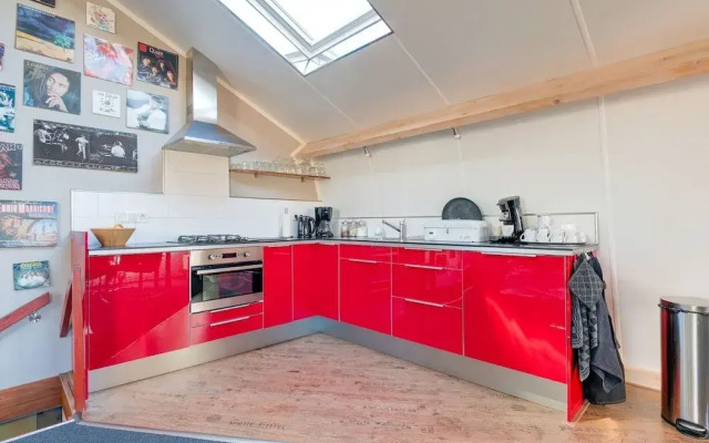 Modern Holiday Home in Easterlittens with Fishing Near