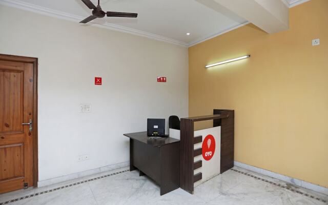 OYO 12502 City Hotel