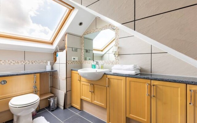 Cosy 3 Bedroom House in Kingston