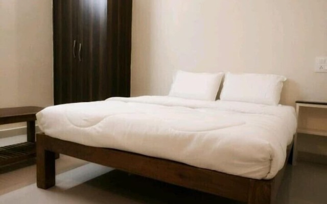 Iroomz Hotel Krishna Inn