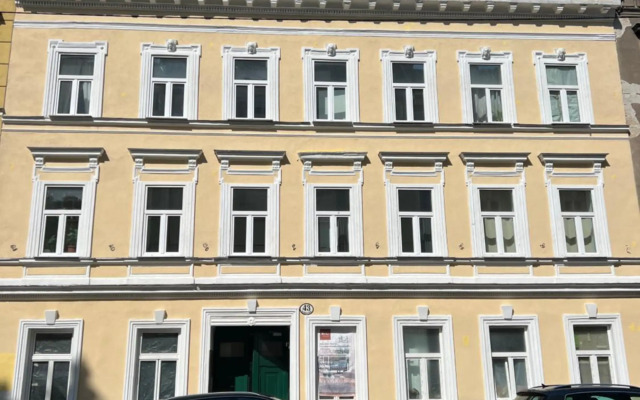 Stilvolle Wohnung mit ruhig gelegenem Balkon