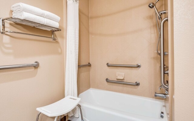 Comfort Inn & Suites