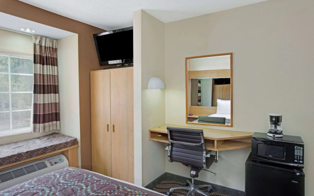 Microtel Inn by Wyndham Charlotte/University Place