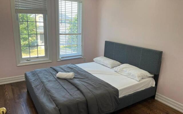 cheerfully 3 bedroom home with free parking & wifi