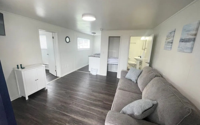 Anchor Bay Inn and Suites