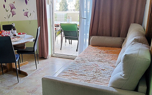 Charming Apartment 3 Sleeps 4 Guests
