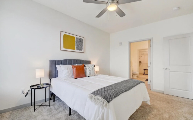 FRONTDESK Main & Clay Apts Butcḣertown Louisville