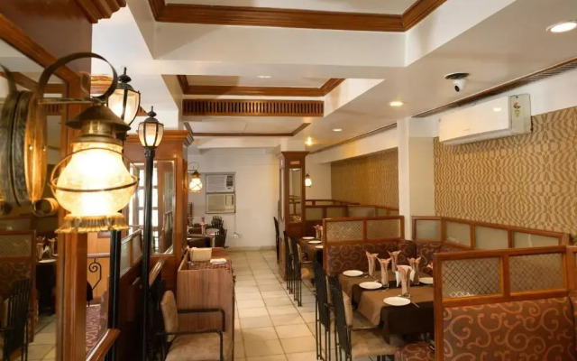 Raja Hotel