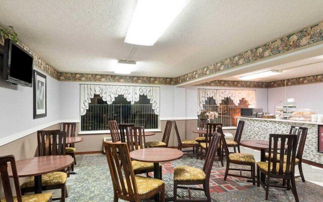 Super 6 Inn and Suites