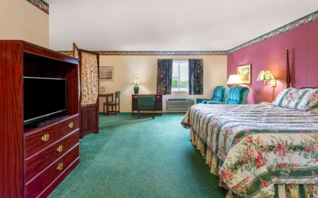 Super 8 Motel - Reedsburg