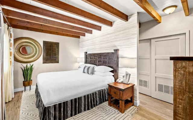 Lodge on the Desert
