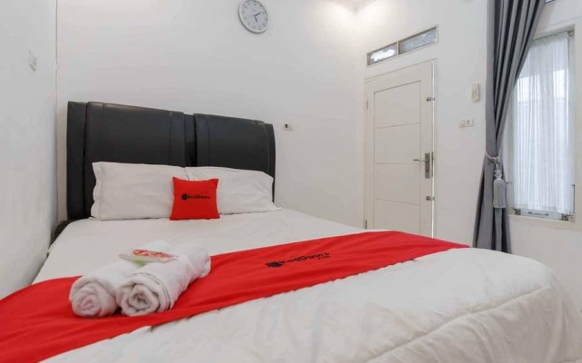 RedDoorz Plus @ Puncak Mas Cottage – Guest Rooms – Bandar Lampung