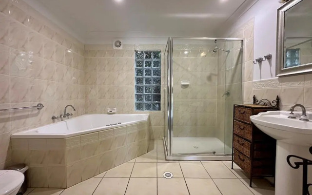 Charlesworth On The Park