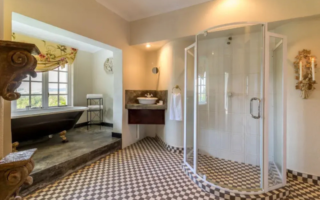 Blue Mountain Luxury Lodge