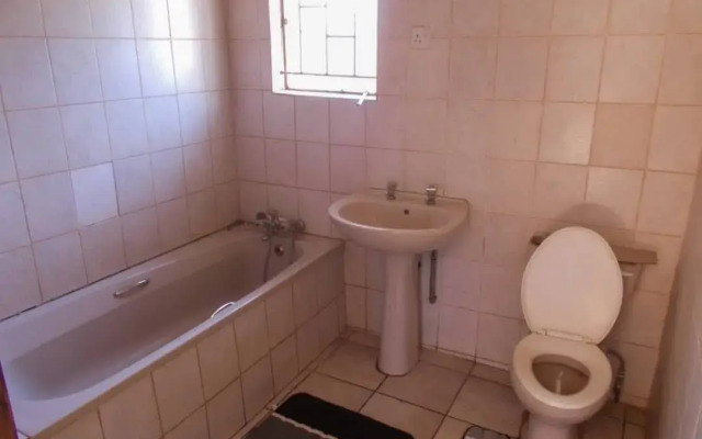Jojomo Guest House