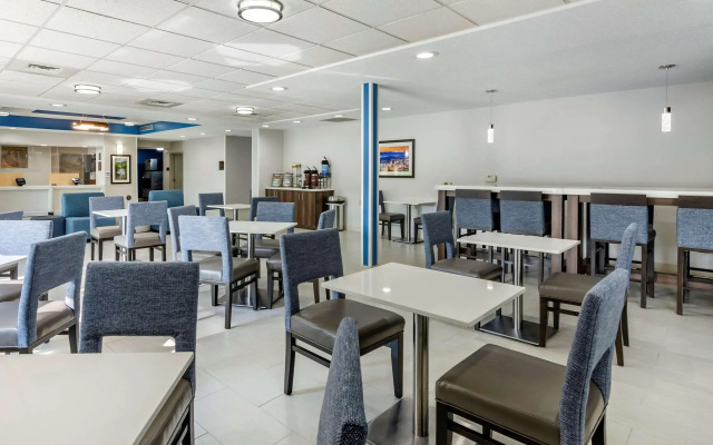 Comfort Inn & Suites Troutville - Roanoke North / Daleville