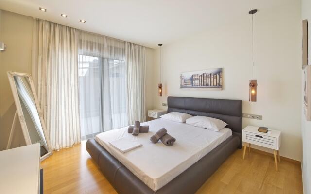 Vari Views in Vari With 3 Bedrooms and 3 Bathrooms