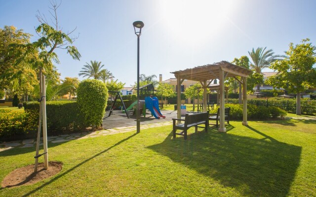 OleHolidays Adosado Villas y Golf Guadalmina urbanización privada