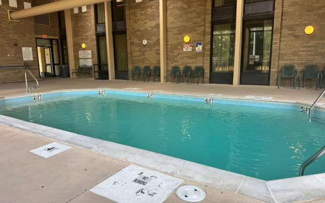 Quality Inn & Suites Memphis