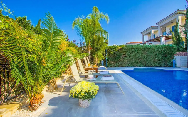 Villa Galina in Neo Chorio