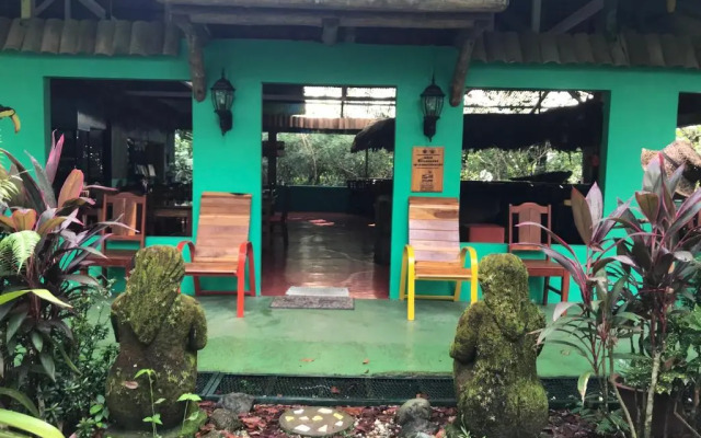 Palapa Hut Hostel & Camping