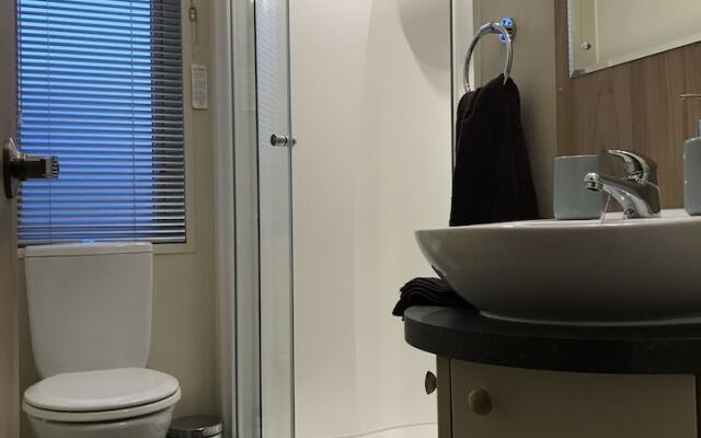 Luxury Lodge Embo