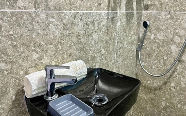 Setai Yacht Comfort II - By Almare Flats