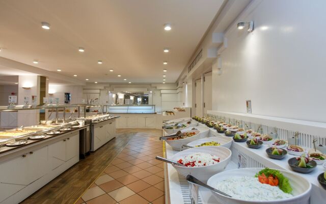 Anissa Beach & Village Resort