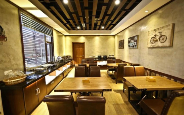 Nostalgia Hotel Near Beijing Panjiayuan Antique Market