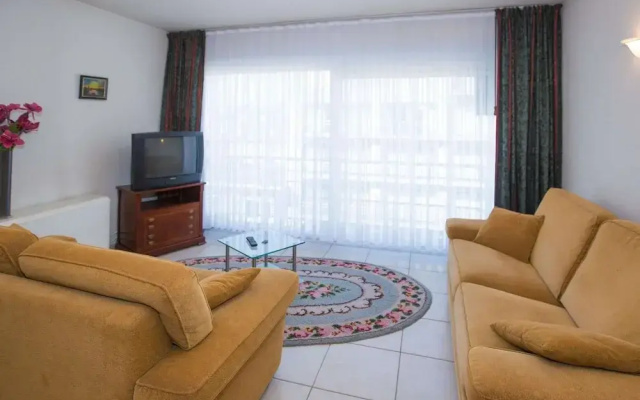 Apartment Near Zeedijk With Sea View