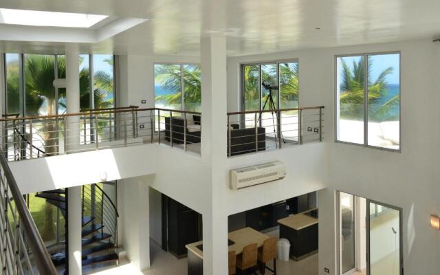 Villa Oceanfront Beach Access And Swim Pool Samana