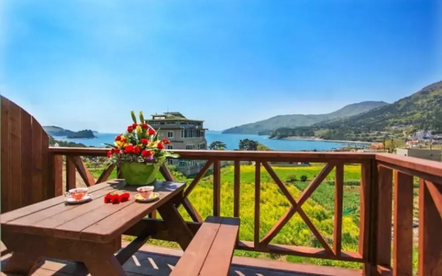 Geojedo White Pension
