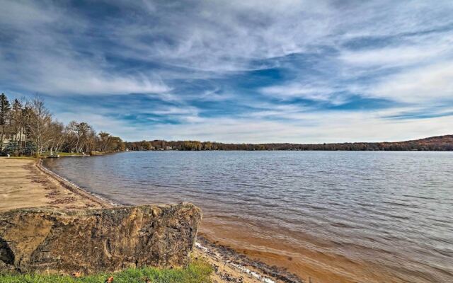 Family-friendly Cabin w/ Fire Pit in Pocono Lake!
