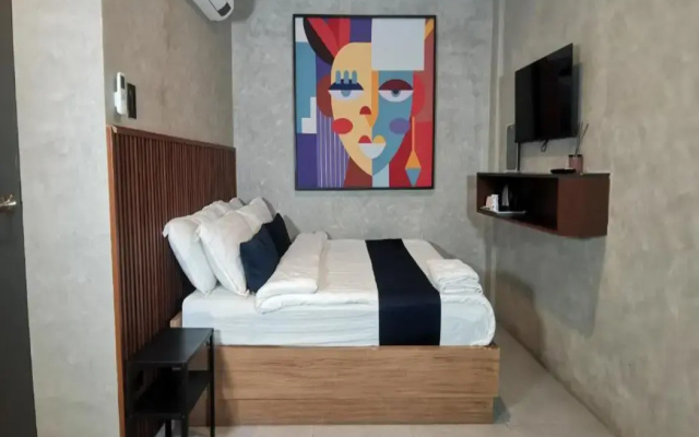 Townhouse Oak Grey Hotel Near Clark International Airport