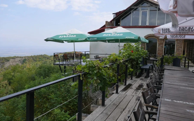 Nando Guest House